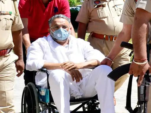 पूछताछ के लिए 5 दिन की रिमांड बढ़ी, प्रयागराज में वीडियो कॉन्फ्रेंसिंग से माफिया डॉन हुआ पेश.. 42 पूछताछ के लिए 5 दिन की रिमांड बढ़ी, प्रयागराज में वीडियो कॉन्फ्रेंसिंग से माफिया डॉन हुआ पेश.. December 22, 2025