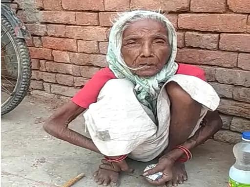 मुस्लिम परिवार ने हिंदू बुजुर्ग की अर्थी को दिया कांधा,अपने नहीं आए, बेटी ने मुखाग्नि देकर निभाया बेटे का फर्ज.. 42 मुस्लिम परिवार ने हिंदू बुजुर्ग की अर्थी को दिया कांधा,अपने नहीं आए, बेटी ने मुखाग्नि देकर निभाया बेटे का फर्ज.. March 7, 2026