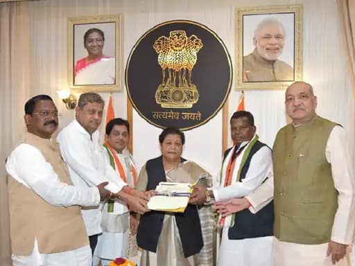 राज्यपाल से फिर मिलने जाएंगे आदिवासी विधायक,आरक्षण विधेयकों पर जनजातीय सलाहकार समिति की मांग सौंपेंगे.. 42 राज्यपाल से फिर मिलने जाएंगे आदिवासी विधायक,आरक्षण विधेयकों पर जनजातीय सलाहकार समिति की मांग सौंपेंगे.. March 5, 2026