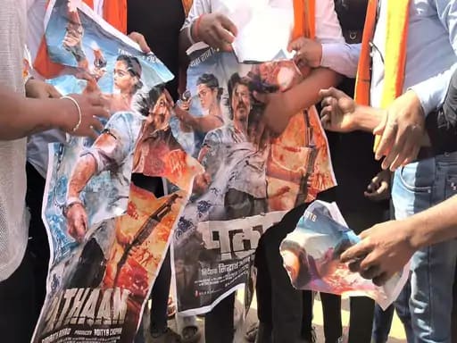 छत्तीसगढ़ में भी 'पठान' का विरोध,बजरंगियों ने थिएटर में बंद करवाई मूवी.. 42 छत्तीसगढ़ में भी 'पठान' का विरोध,बजरंगियों ने थिएटर में बंद करवाई मूवी.. March 7, 2026