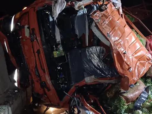 सब्जी से भरा आयशर वाहन बुरहानपुर में नाले में गिरा, 2 किसानों की मौत... 42 सब्जी से भरा आयशर वाहन बुरहानपुर में नाले में गिरा, 2 किसानों की मौत... March 6, 2026