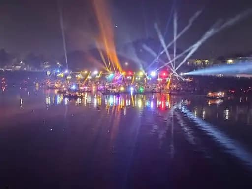 51 हजार दीयों से लिखा जय श्री राम नाव में सवार हुए भगवान राम और लक्ष्मण.. 42 51 हजार दीयों से लिखा जय श्री राम नाव में सवार हुए भगवान राम और लक्ष्मण.. March 7, 2026