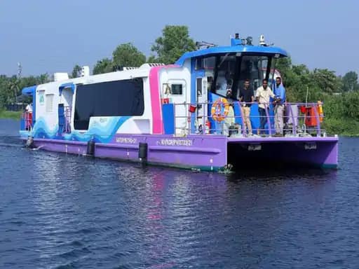 केरल को पहली वंदे भारत एक्सप्रेस ट्रेन मिली,PM ने हरी झंडी दिखाई.. 42 केरल को पहली वंदे भारत एक्सप्रेस ट्रेन मिली,PM ने हरी झंडी दिखाई.. December 2, 2025