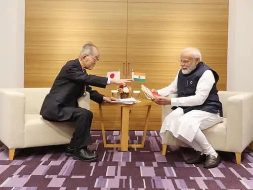 G7 की मीटिंग में मोदी से मिलने आए बाइडेन,गले मिले दोनों नेता.. 42 G7 की मीटिंग में मोदी से मिलने आए बाइडेन,गले मिले दोनों नेता.. March 7, 2026