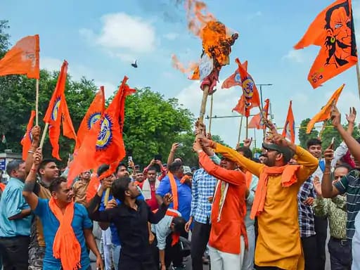 हरियाणा के नूंह-पलवल में फिर हिंसा,दुकानों-धार्मिक स्थलों में आगजनी.. 42 हरियाणा के नूंह-पलवल में फिर हिंसा,दुकानों-धार्मिक स्थलों में आगजनी.. March 7, 2026