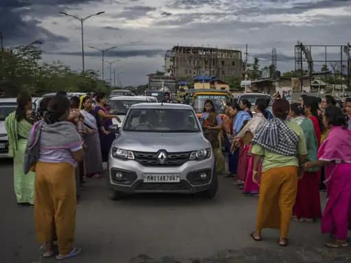 मणिपुर हिंसा,सुप्रीम कोर्ट ने 3 महिला जजों की कमेटी बनाई.. 42 मणिपुर हिंसा,सुप्रीम कोर्ट ने 3 महिला जजों की कमेटी बनाई.. March 8, 2026