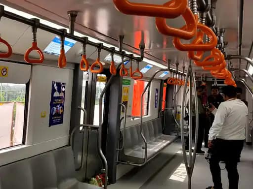 भोपाल में मेट्रो मॉडल कोच का उद्घाटन,CM बोले- इसे मंडीदीप तक बढ़ाएंगे.. 42 भोपाल में मेट्रो मॉडल कोच का उद्घाटन,CM बोले- इसे मंडीदीप तक बढ़ाएंगे.. February 16, 2026