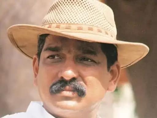 आर्ट डायरेक्टर नितिन देसाई ने अपने स्टूडियो में फांसी लगाई.. 42 आर्ट डायरेक्टर नितिन देसाई ने अपने स्टूडियो में फांसी लगाई.. December 2, 2025