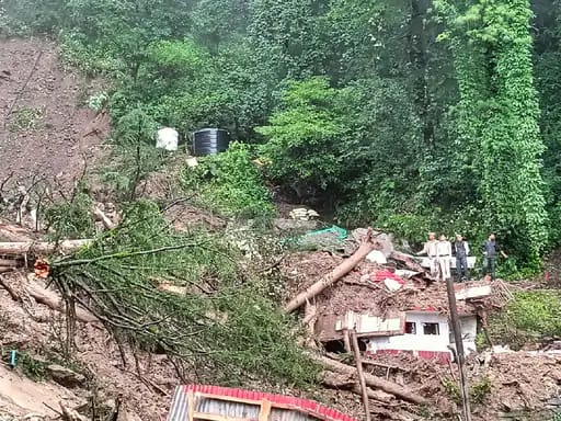 शिमला में लैंडस्लाइड से मंदिर ढहा, 4 की मौत ,30 से ज्यादा लोग दबे, शिव बावड़ी मंदिर में सुबह-सुबह पूजा करने गए थे.. 42 शिमला में लैंडस्लाइड से मंदिर ढहा, 4 की मौत ,30 से ज्यादा लोग दबे, शिव बावड़ी मंदिर में सुबह-सुबह पूजा करने गए थे.. February 15, 2026