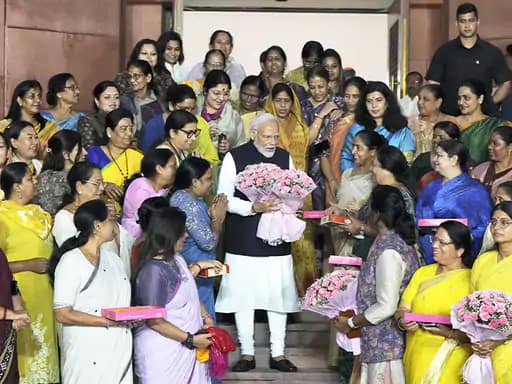 महिला आरक्षण बिल पर BJP कार्यालय में जश्न.. 42 महिला आरक्षण बिल पर BJP कार्यालय में जश्न.. February 17, 2026