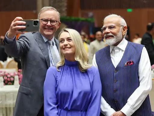 PM मोदी के ऐल्बम से G20 समिट के 10 PHOTOS,इटली की PM मेलोनी के साथ ठहाके लगाए, ऑस्ट्रेलिया के प्रधानमंत्री के साथ सेल्फी ली 42 PM मोदी के ऐल्बम से G20 समिट के 10 PHOTOS,इटली की PM मेलोनी के साथ ठहाके लगाए, ऑस्ट्रेलिया के प्रधानमंत्री के साथ सेल्फी ली December 2, 2025