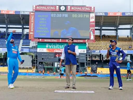 एशिया कप में भारत-श्रीलंका मैच,रोहित शर्मा ने चौके से खोला टीम का खाता, पहले ओवर में 7 रन बने.. 42 एशिया कप में भारत-श्रीलंका मैच,रोहित शर्मा ने चौके से खोला टीम का खाता, पहले ओवर में 7 रन बने.. December 2, 2025