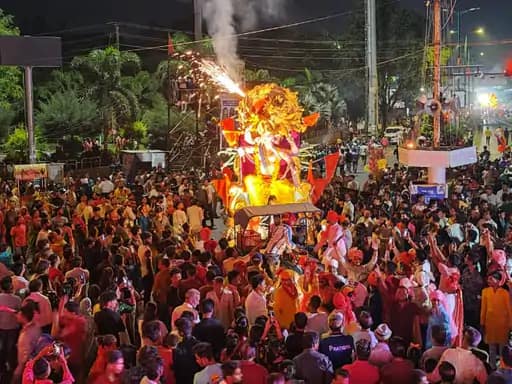 रंग बिरंगी झाकियों से रोशन हुआ शहर,अनंत चतुर्दशी पर बड़ी संख्या में पहुंचे लोग.. 42 रंग बिरंगी झाकियों से रोशन हुआ शहर,अनंत चतुर्दशी पर बड़ी संख्या में पहुंचे लोग.. December 2, 2025