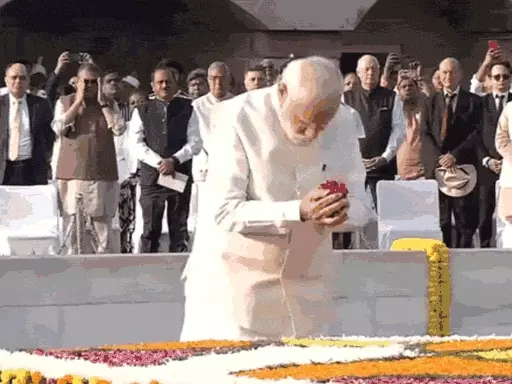 महात्मा गांधी और लाल बहादुर शास्त्री की जयंती आज,PM ने राजघाट-विजयघाट जाकर श्रद्धांजलि दी.. 42 महात्मा गांधी और लाल बहादुर शास्त्री की जयंती आज,PM ने राजघाट-विजयघाट जाकर श्रद्धांजलि दी.. December 2, 2025