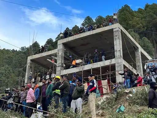 उत्तरकाशी टनल से मजदूरों को निकालने का काम शुरू,NDRF की टीम कुछ देर में रेस्क्यू पूरा करेगी, टनल के अंदर बनाया अस्पताल 42 उत्तरकाशी टनल से मजदूरों को निकालने का काम शुरू,NDRF की टीम कुछ देर में रेस्क्यू पूरा करेगी, टनल के अंदर बनाया अस्पताल March 9, 2026