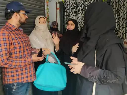 भोपाल के ज्वेलर्स की थाने में 15 शिकायतें,किसी ने गहने बनवाने तो किसी ने स्कीम के झांसे में जमा कराए रुपए और सोना 42 भोपाल के ज्वेलर्स की थाने में 15 शिकायतें,किसी ने गहने बनवाने तो किसी ने स्कीम के झांसे में जमा कराए रुपए और सोना December 2, 2025