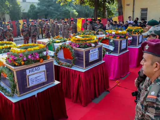 शहीद कैप्टन की मां मंत्री से बोलीं- प्रदर्शनी मत लगाओ,चेक देने पहुंचे थे, सचिन की शादी तय थी, माजिद के भाई भी शहीद हुए थे 42 शहीद कैप्टन की मां मंत्री से बोलीं- प्रदर्शनी मत लगाओ,चेक देने पहुंचे थे, सचिन की शादी तय थी, माजिद के भाई भी शहीद हुए थे March 9, 2026