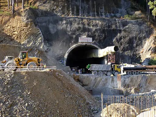 उत्तराखंड हादसा, रेस्क्यू के लिए अमेरिकी ड्रिल मशीन आई,हर घंटे 5 मीटर ड्रिल करती है; टनल में 70 फीट अंदर 102 घंटे से 40 मजदूर फंसे 42 उत्तराखंड हादसा, रेस्क्यू के लिए अमेरिकी ड्रिल मशीन आई,हर घंटे 5 मीटर ड्रिल करती है; टनल में 70 फीट अंदर 102 घंटे से 40 मजदूर फंसे December 2, 2025