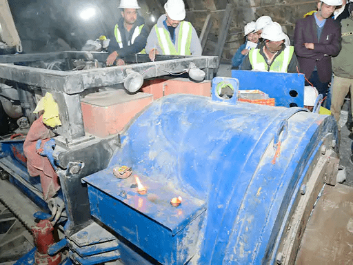 उत्तरकाशी की टनल में 52 मीटर हॉरिजॉन्टल ड्रिलिंग पूरी,7-8 मीटर बाकी, 24 घंटे में मिल सकती है अच्छी खबर,मोदी बोले- मजदूरों के लिए प्रार्थना करें 42 उत्तरकाशी की टनल में 52 मीटर हॉरिजॉन्टल ड्रिलिंग पूरी,7-8 मीटर बाकी, 24 घंटे में मिल सकती है अच्छी खबर,मोदी बोले- मजदूरों के लिए प्रार्थना करें March 9, 2026