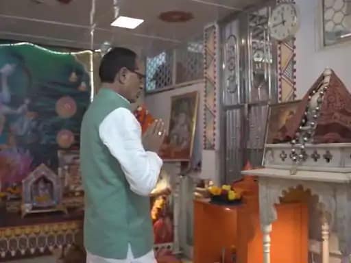 पूर्व मुख्यमंत्री शिवराज सिंह चौहान ने CM हाउस खाली किया, सरकारी बंगले में शिफ्ट.. 42 पूर्व मुख्यमंत्री शिवराज सिंह चौहान ने CM हाउस खाली किया, सरकारी बंगले में शिफ्ट.. April 19, 2026