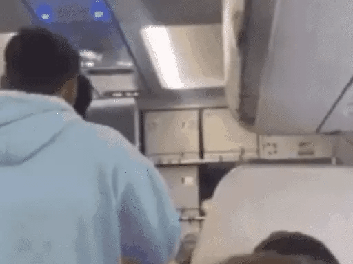 इंडिगो की फ्लाइट में पैसेंजर ने पायलट को पीटा, उड़ान में 13 घंटे की देरी से नाराज था.. 42 इंडिगो की फ्लाइट में पैसेंजर ने पायलट को पीटा, उड़ान में 13 घंटे की देरी से नाराज था.. December 2, 2025