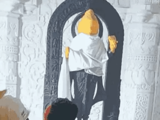 मंदिर के गर्भगृह में विराजे राम, पहली तस्वीर सामने आई.. 42 मंदिर के गर्भगृह में विराजे राम, पहली तस्वीर सामने आई.. December 22, 2025