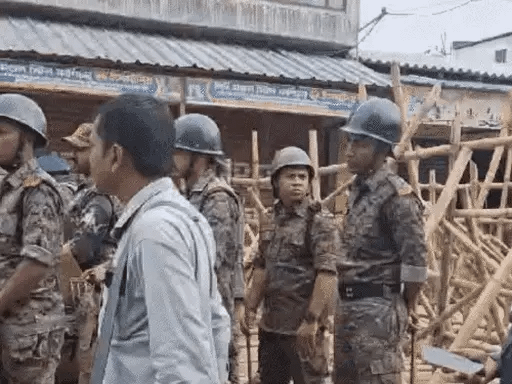 संदेशखाली जा रहे भाजपा-कम्युनिस्ट नेताओं को पुलिस ने रोका। वे धरने पर बैठे हुए थे.. 42 संदेशखाली जा रहे भाजपा-कम्युनिस्ट नेताओं को पुलिस ने रोका। वे धरने पर बैठे हुए थे.. February 16, 2026