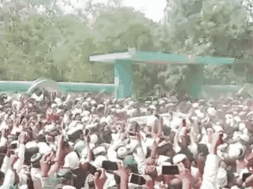 मुख्तार अंसारी दफन किया गया,बेटे उमर ने आखिरी बार उसकी मूछों पर ताव दिया, करीब 30 हजार की भीड़ मौजूद थी.. 42 मुख्तार अंसारी दफन किया गया,बेटे उमर ने आखिरी बार उसकी मूछों पर ताव दिया, करीब 30 हजार की भीड़ मौजूद थी.. November 21, 2025