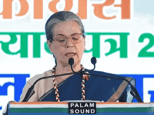 जयपुर में सोनिया गांधी बोलीं-मोदी खुद को महान मानते हैं,लोकतांत्रिक मर्यादाओं का चीरहरण कर रहे, डरा रहे.. 42 जयपुर में सोनिया गांधी बोलीं-मोदी खुद को महान मानते हैं,लोकतांत्रिक मर्यादाओं का चीरहरण कर रहे, डरा रहे.. February 15, 2026