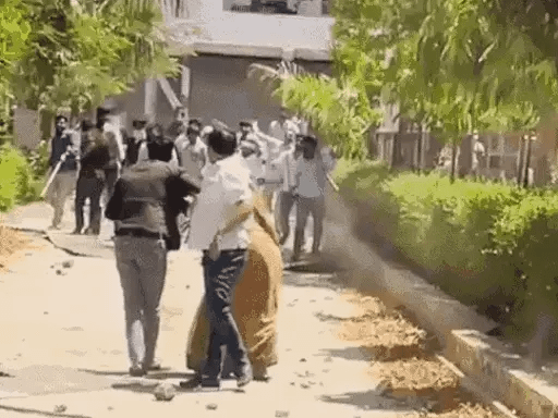 जयपुर में बदमाशों ने परिवार पर बरसाए पत्थर,खाली प्लॉट पर कब्जा करने आए थे, 2 आरोपियों को पुलिस ने पकड़ा.. 42 जयपुर में बदमाशों ने परिवार पर बरसाए पत्थर,खाली प्लॉट पर कब्जा करने आए थे, 2 आरोपियों को पुलिस ने पकड़ा.. March 8, 2026