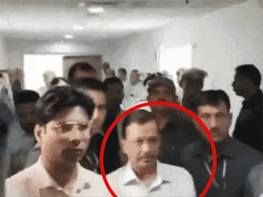 केजरीवाल तिहाड़ जेल पहुंचे, बैरक में अकेले रहेंगे,ED बोली- दिल्ली CM ने बताया कि विजय नायर आतिशी-सौरभ को रिपोर्ट करता था 42 केजरीवाल तिहाड़ जेल पहुंचे, बैरक में अकेले रहेंगे,ED बोली- दिल्ली CM ने बताया कि विजय नायर आतिशी-सौरभ को रिपोर्ट करता था November 9, 2025