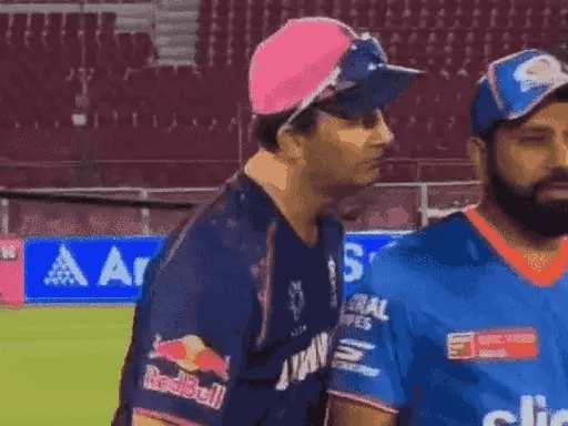 SMS स्टेडियम में रोहित शर्मा को किस करने की कोशिश,राजस्थान के बॉलिंग कोच को देखकर चौंक गए, ग्राउंड पर जमकर मस्ती की.. 42 SMS स्टेडियम में रोहित शर्मा को किस करने की कोशिश,राजस्थान के बॉलिंग कोच को देखकर चौंक गए, ग्राउंड पर जमकर मस्ती की.. December 26, 2025