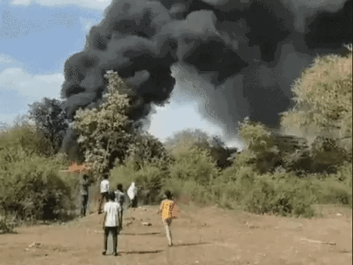 तमिलनाडु के शिवकाशी में भीषण हादसा, पटाखा फैक्ट्री में विस्फोट से पांच महिलाओं सहित सात की मौत 42 तमिलनाडु के शिवकाशी में भीषण हादसा, पटाखा फैक्ट्री में विस्फोट से पांच महिलाओं सहित सात की मौत December 2, 2025