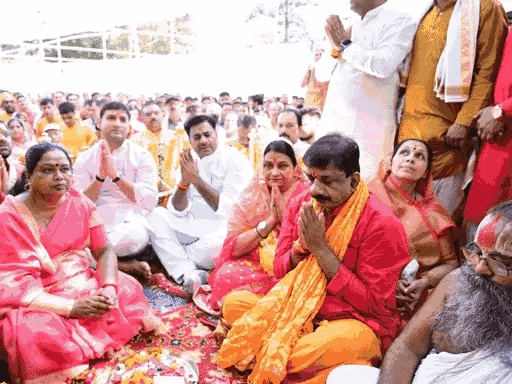 भोपाल के गुफा मंदिर में परशुराम जन्मोत्सव,पूर्व CM शिवराज, नरोत्तम मिश्रा ने पूजा-अर्चना की; बाल विवाह रोकने के लिए टीमें अलर्ट 42 भोपाल के गुफा मंदिर में परशुराम जन्मोत्सव,पूर्व CM शिवराज, नरोत्तम मिश्रा ने पूजा-अर्चना की; बाल विवाह रोकने के लिए टीमें अलर्ट December 13, 2025