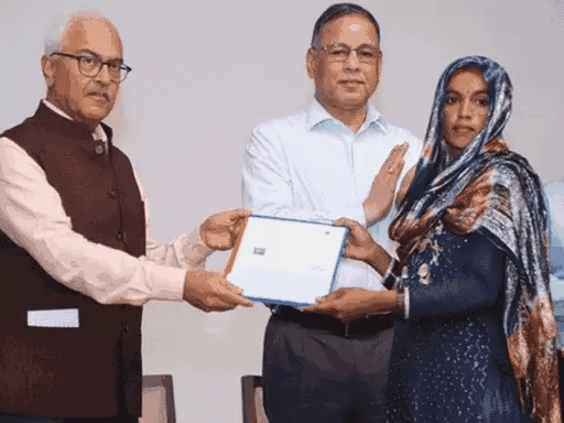 पहली बार CAA से 14 शरणार्थी को भारतीय नागरिकता मिली,गृह मंत्रालय ने सर्टिफिकेट जारी किया; 11 मार्च को लागू हुआ था कानून 42 पहली बार CAA से 14 शरणार्थी को भारतीय नागरिकता मिली,गृह मंत्रालय ने सर्टिफिकेट जारी किया; 11 मार्च को लागू हुआ था कानून December 25, 2025