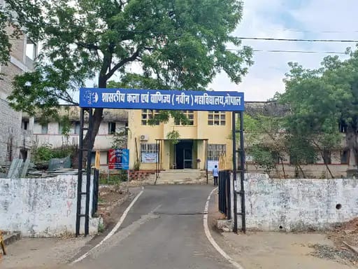 भोपाल में B.Com की एग्जॉम में फर्जी परीक्षार्थी पकड़ा,2 बार दे चुका था परीक्षा, तीसरी बार में पकड़ा गया.. 42 भोपाल में B.Com की एग्जॉम में फर्जी परीक्षार्थी पकड़ा,2 बार दे चुका था परीक्षा, तीसरी बार में पकड़ा गया.. March 3, 2026