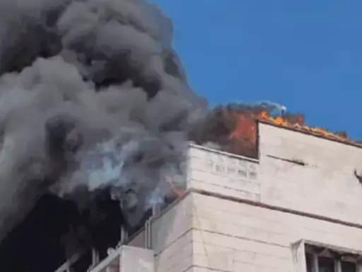 कबाड़ियों को नियंत्रित करने बुलाना पड़ी पुलिस,मंत्रालय में आग लगने के बाद जले फर्नीचर, ई वेस्ट को खरीदने आए 92 कबाड़ी 42 कबाड़ियों को नियंत्रित करने बुलाना पड़ी पुलिस,मंत्रालय में आग लगने के बाद जले फर्नीचर, ई वेस्ट को खरीदने आए 92 कबाड़ी March 6, 2026