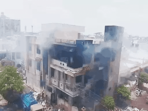 जयपुर के तीन मंजिला घर में लगी भीषण आग,गोदाम बना रखा था, तीन घंटे से काबू करने की कोशिश जारी.. 42 जयपुर के तीन मंजिला घर में लगी भीषण आग,गोदाम बना रखा था, तीन घंटे से काबू करने की कोशिश जारी.. February 18, 2026