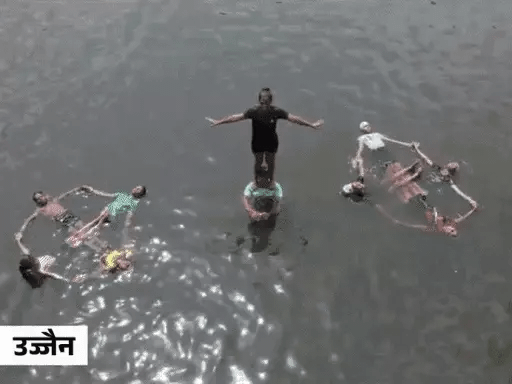 एमपी में पहाड़ और पानी में योगासन,प्रदेश की सबसे ऊंची चोटी धूपगढ़ में बारिश के बीच योग; उज्जैन में क्षिप्रा नदी में जलयोग 42 एमपी में पहाड़ और पानी में योगासन,प्रदेश की सबसे ऊंची चोटी धूपगढ़ में बारिश के बीच योग; उज्जैन में क्षिप्रा नदी में जलयोग March 7, 2026