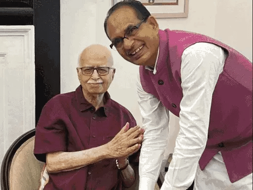 शिवराज ने आडवाणी के पैर छूकर लिया आशीर्वाद,पूर्व राष्ट्रपति कोविंद और राज्यपाल पटेल से भी मिले.. 42 शिवराज ने आडवाणी के पैर छूकर लिया आशीर्वाद,पूर्व राष्ट्रपति कोविंद और राज्यपाल पटेल से भी मिले.. November 27, 2025