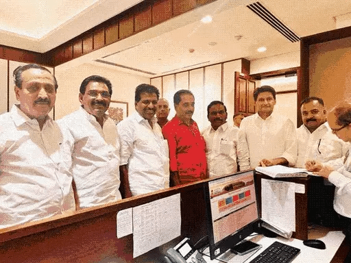 लोकसभा स्पीकर पर सहमति नहीं, चुनाव होगा,बिरला के खिलाफ कांग्रेस ने के. सुरेश को उतारा; राहुल बोले- डिप्टी स्पीकर पद मिलता तो समर्थन करते 42 लोकसभा स्पीकर पर सहमति नहीं, चुनाव होगा,बिरला के खिलाफ कांग्रेस ने के. सुरेश को उतारा; राहुल बोले- डिप्टी स्पीकर पद मिलता तो समर्थन करते December 2, 2025