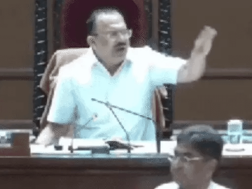 विधानसभा में 'ठाकुर का कुआं' कविता को लेकर हंगामा,हरीश चौधरी ने कहा-सब कुछ ठाकुर का है; बीजेपी विधायक बोले- रिफाइनरी खा गए,बाड़मेर लूट लिया 42 विधानसभा में 'ठाकुर का कुआं' कविता को लेकर हंगामा,हरीश चौधरी ने कहा-सब कुछ ठाकुर का है; बीजेपी विधायक बोले- रिफाइनरी खा गए,बाड़मेर लूट लिया December 2, 2025