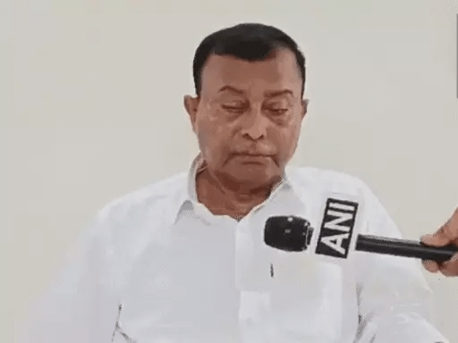 भोले बाबा हाथरस हादसे के बाद पहली बार सामने आया,कहा- उपद्रवी बख्शे नहीं जाएंगे, पीड़ितों की मदद करेंगे; मुख्य आरोपी ने दिल्ली में सरेंडर किया 42 भोले बाबा हाथरस हादसे के बाद पहली बार सामने आया,कहा- उपद्रवी बख्शे नहीं जाएंगे, पीड़ितों की मदद करेंगे; मुख्य आरोपी ने दिल्ली में सरेंडर किया December 2, 2025