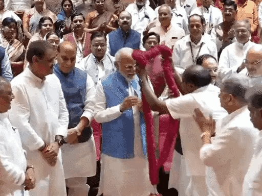 अखिलेश बोले- 4 जून सांप्रदायिक राजनीति का अंत हुआ,जनता को धन्यवाद, जिन्होंने लोकतंत्र को एकतंत्र होने से बचाया 42 अखिलेश बोले- 4 जून सांप्रदायिक राजनीति का अंत हुआ,जनता को धन्यवाद, जिन्होंने लोकतंत्र को एकतंत्र होने से बचाया December 2, 2025