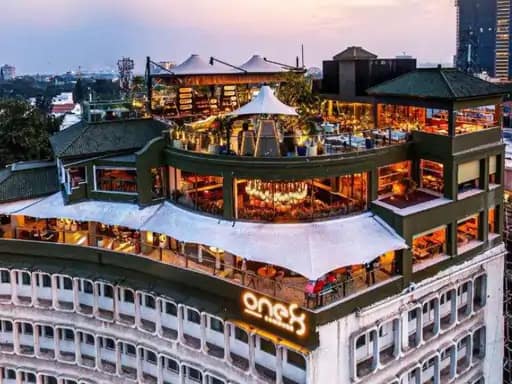 विराट कोहली के बेंगलुरु स्थित पब पर FIR,लेट नाइट तेज आवाज में म्यूजिक बजाने का आरोप, अन्य पब्स के खिलाफ भी केस दर्ज 42 विराट कोहली के बेंगलुरु स्थित पब पर FIR,लेट नाइट तेज आवाज में म्यूजिक बजाने का आरोप, अन्य पब्स के खिलाफ भी केस दर्ज December 2, 2025