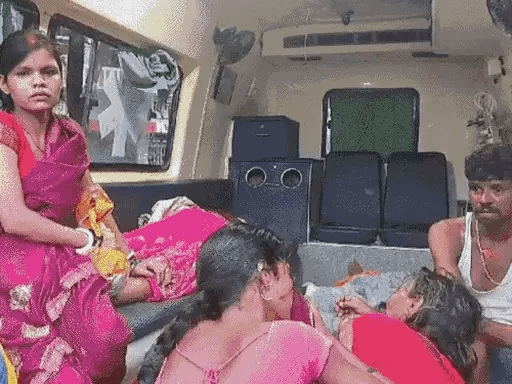 बिहार के सिद्धेश्वरनाथ मंदिर में भगदड़, 7 कांवड़ियों की मौत,चश्मदीद बोला- दुकानदार-श्रद्धालुओं में मारपीट हुई, मृतक के परिजन बोले- वॉलंटियर्स ने लाठीचार्ज किया 42 बिहार के सिद्धेश्वरनाथ मंदिर में भगदड़, 7 कांवड़ियों की मौत,चश्मदीद बोला- दुकानदार-श्रद्धालुओं में मारपीट हुई, मृतक के परिजन बोले- वॉलंटियर्स ने लाठीचार्ज किया December 2, 2025