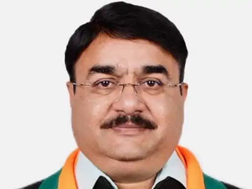 CISF की तरह MP हॉस्पिटल सिक्योरिटी फोर्स बने,डॉक्टरों ने सरकार से की मांग; हेल्थ मिनिस्टर बोले- विचार किया जाएगा 42 CISF की तरह MP हॉस्पिटल सिक्योरिटी फोर्स बने,डॉक्टरों ने सरकार से की मांग; हेल्थ मिनिस्टर बोले- विचार किया जाएगा November 23, 2025