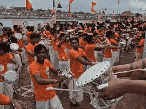 महाकाल की नगरी में डमरू का वर्ल्ड रिकॉर्ड,1500 लोगों ने एक साथ 10 मिनट तक बजाए, भोजपुर में 7 क्विंटल फूलों से श्रृंगार 42 महाकाल की नगरी में डमरू का वर्ल्ड रिकॉर्ड,1500 लोगों ने एक साथ 10 मिनट तक बजाए, भोजपुर में 7 क्विंटल फूलों से श्रृंगार March 7, 2026