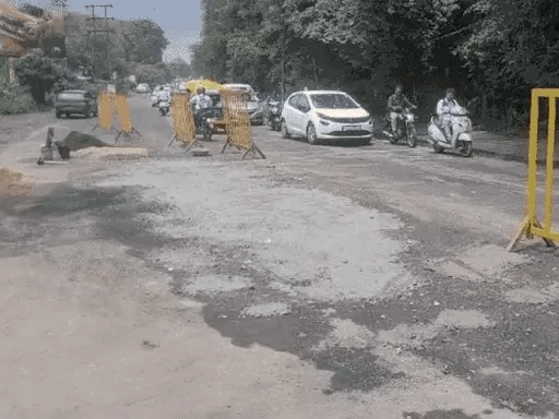भोपाल में PWD की 573Km सड़कें, इनमें 3% पर गड्ढे:अफसर बोले-निगम की सड़कें ज्यादा जर्जर,हम लगातार मरम्मत कर रहे 42 भोपाल में PWD की 573Km सड़कें, इनमें 3% पर गड्ढे:अफसर बोले-निगम की सड़कें ज्यादा जर्जर,हम लगातार मरम्मत कर रहे March 7, 2026