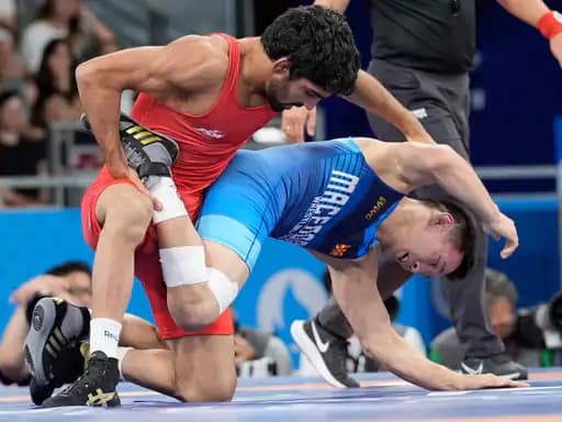 अमन सहरावत रेसलिंग के सेमीफाइनल में,अंशु मलिक हारकर बाहर; नीरज का जेवलिन-थ्रो फाइनल रात 11:55 बजे से 42 अमन सहरावत रेसलिंग के सेमीफाइनल में,अंशु मलिक हारकर बाहर; नीरज का जेवलिन-थ्रो फाइनल रात 11:55 बजे से December 2, 2025